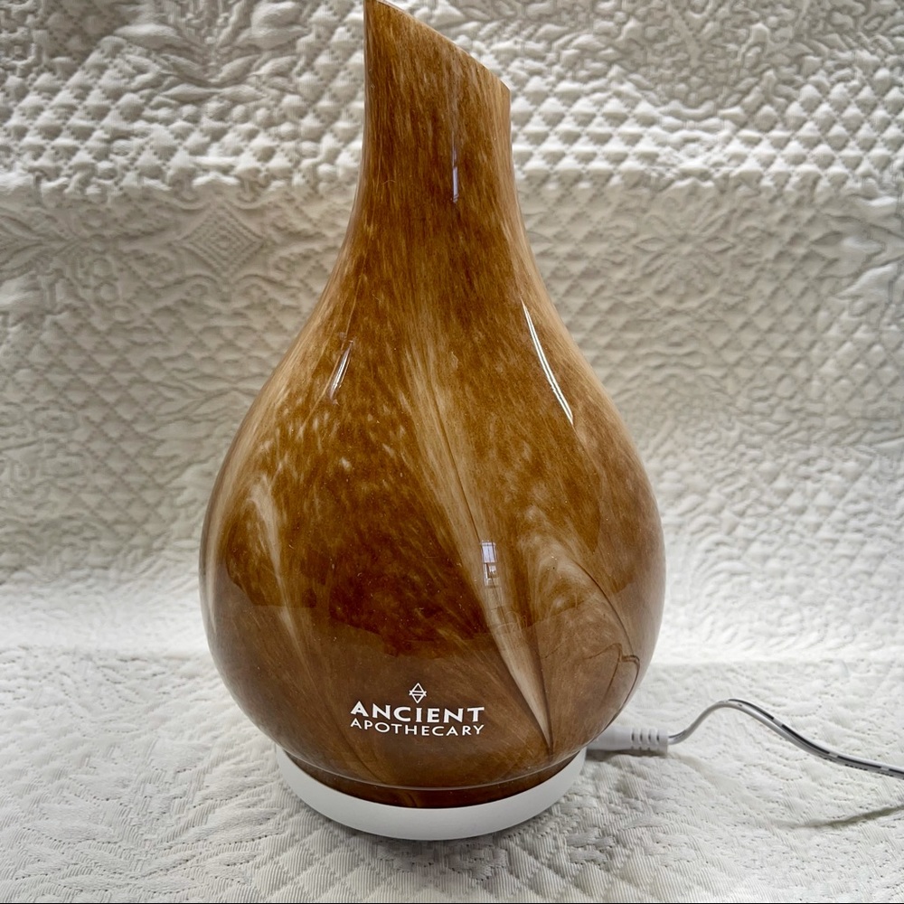 Essential Oil DIFFUSER, Like new!〰️